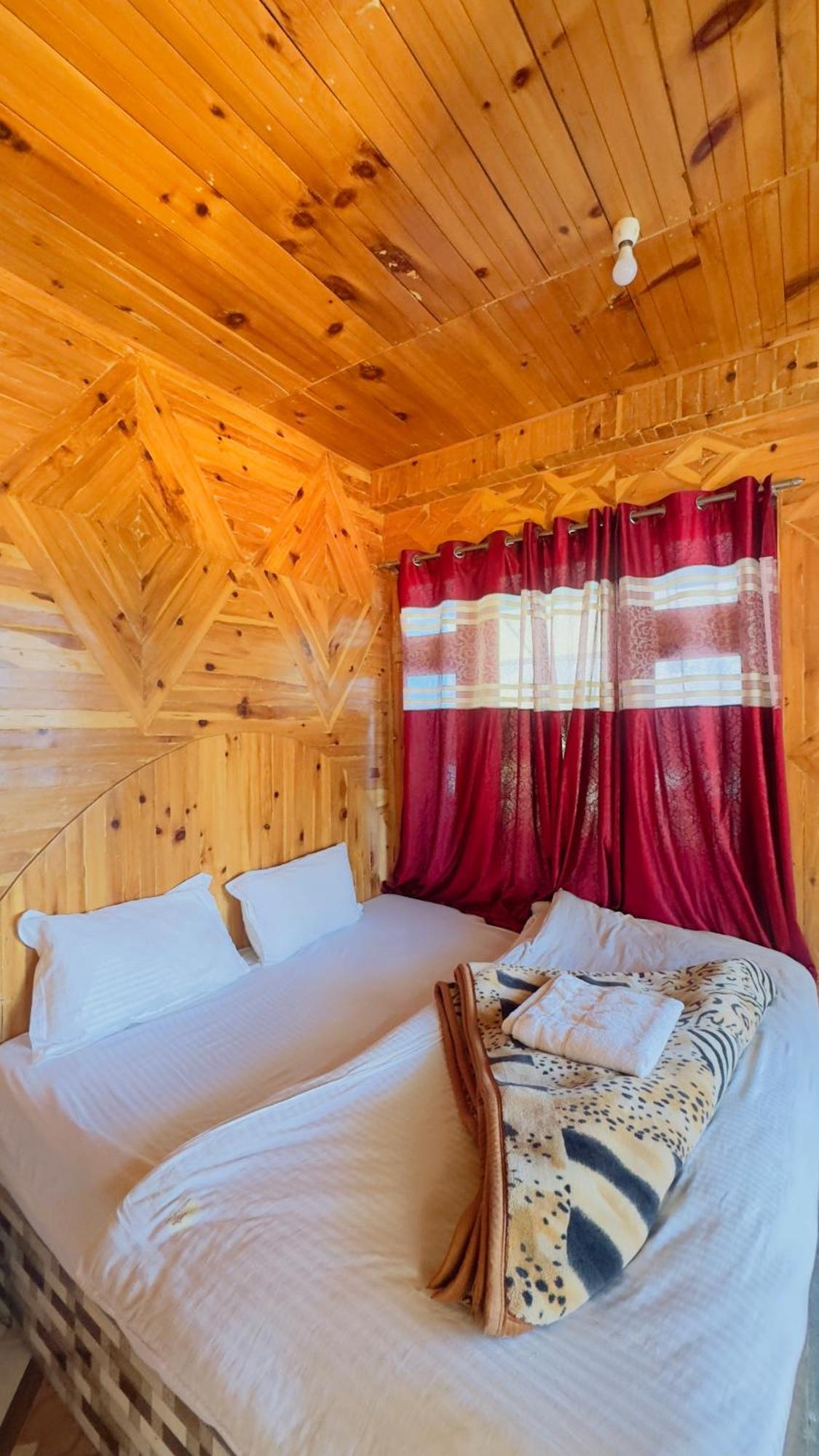 Eyesky, Tosh Hotel Екстериор снимка